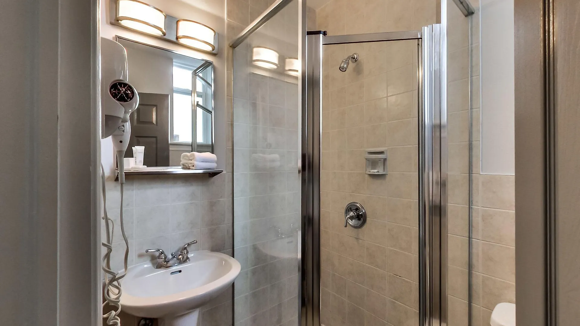 טורונטו Isabella Hotel & Suites