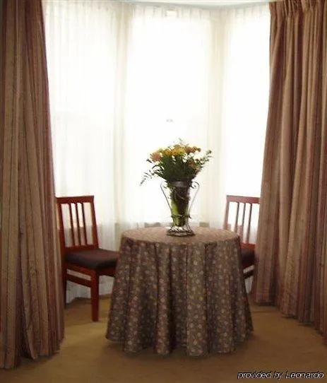 טורונטו Isabella Hotel & Suites