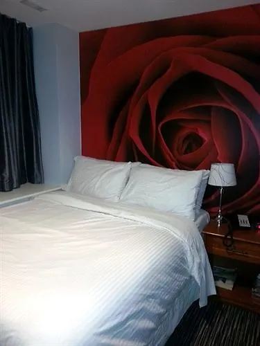 טורונטו Isabella Hotel & Suites