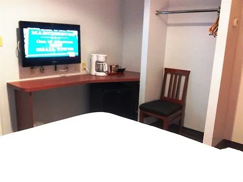 טורונטו Isabella Hotel & Suites 2*,