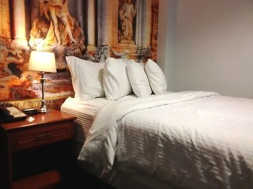 טורונטו Isabella Hotel & Suites