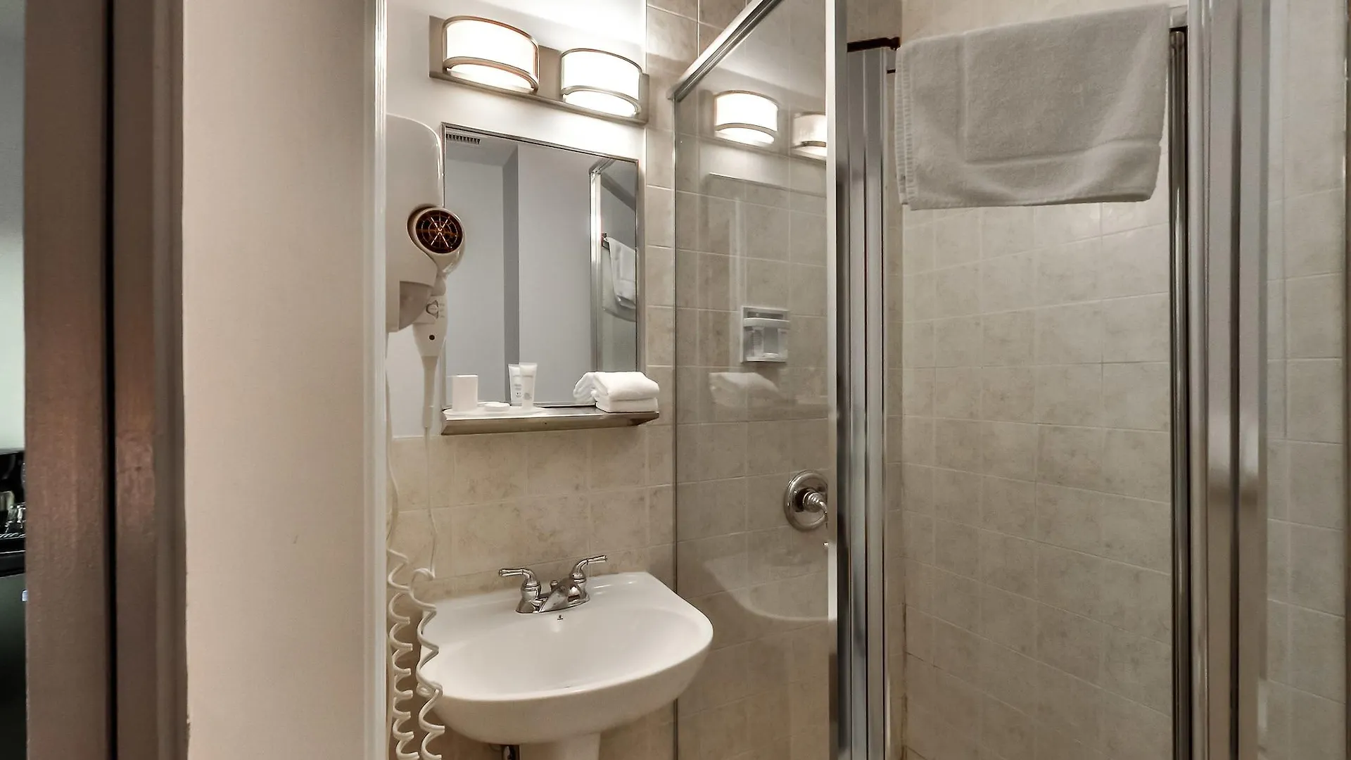 Isabella Hotel & Suites Toronto