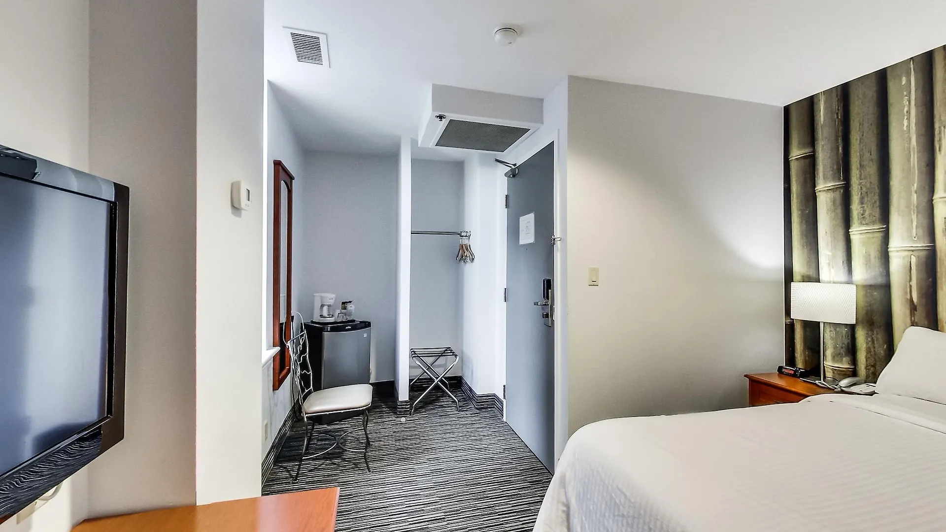 Isabella Hotel & Suites Toronto 2*,  Canada