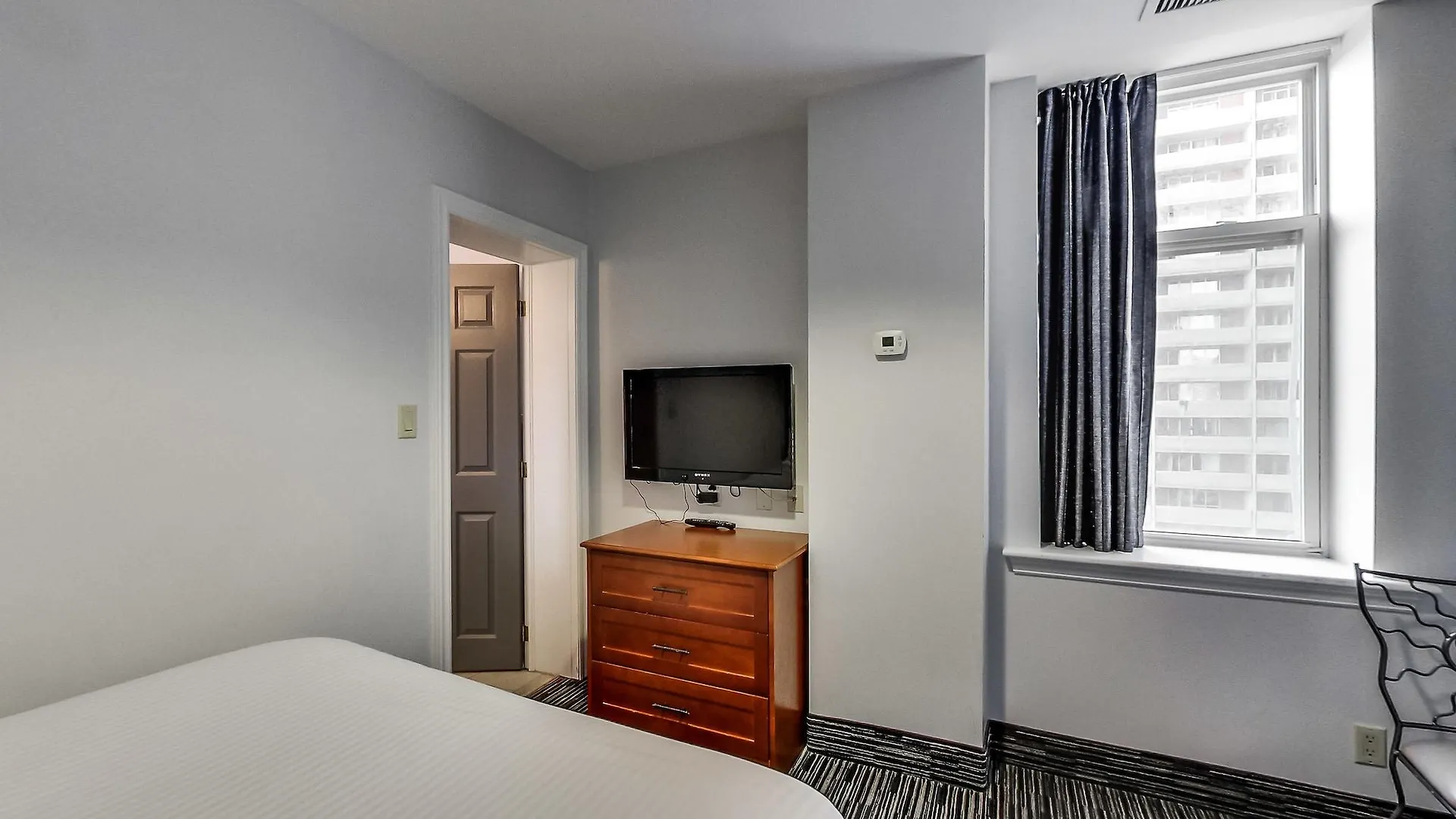 Isabella Hotel & Suites Toronto 2*,  Canada