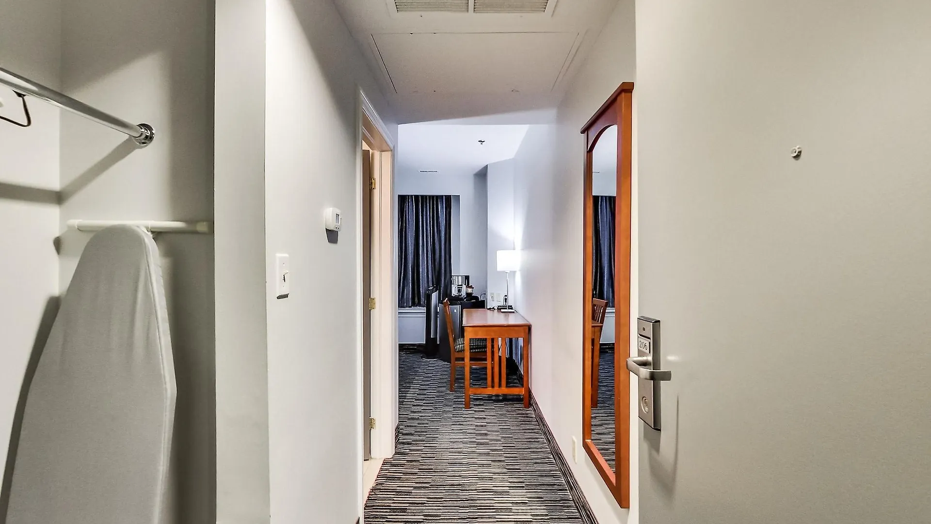 Isabella Hotel & Suites Toronto 2*,