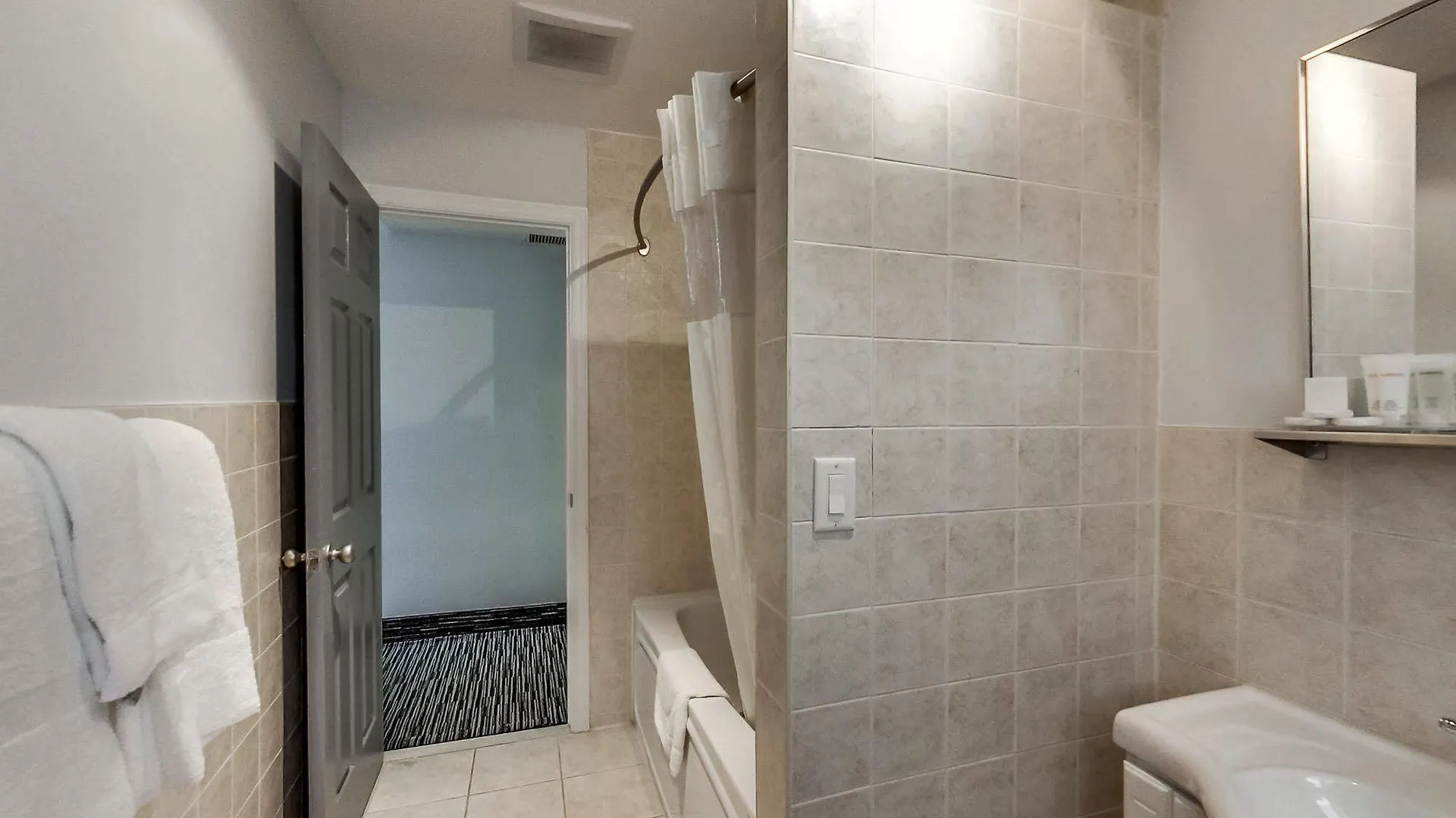 Isabella Hotel & Suites Toronto 2*,