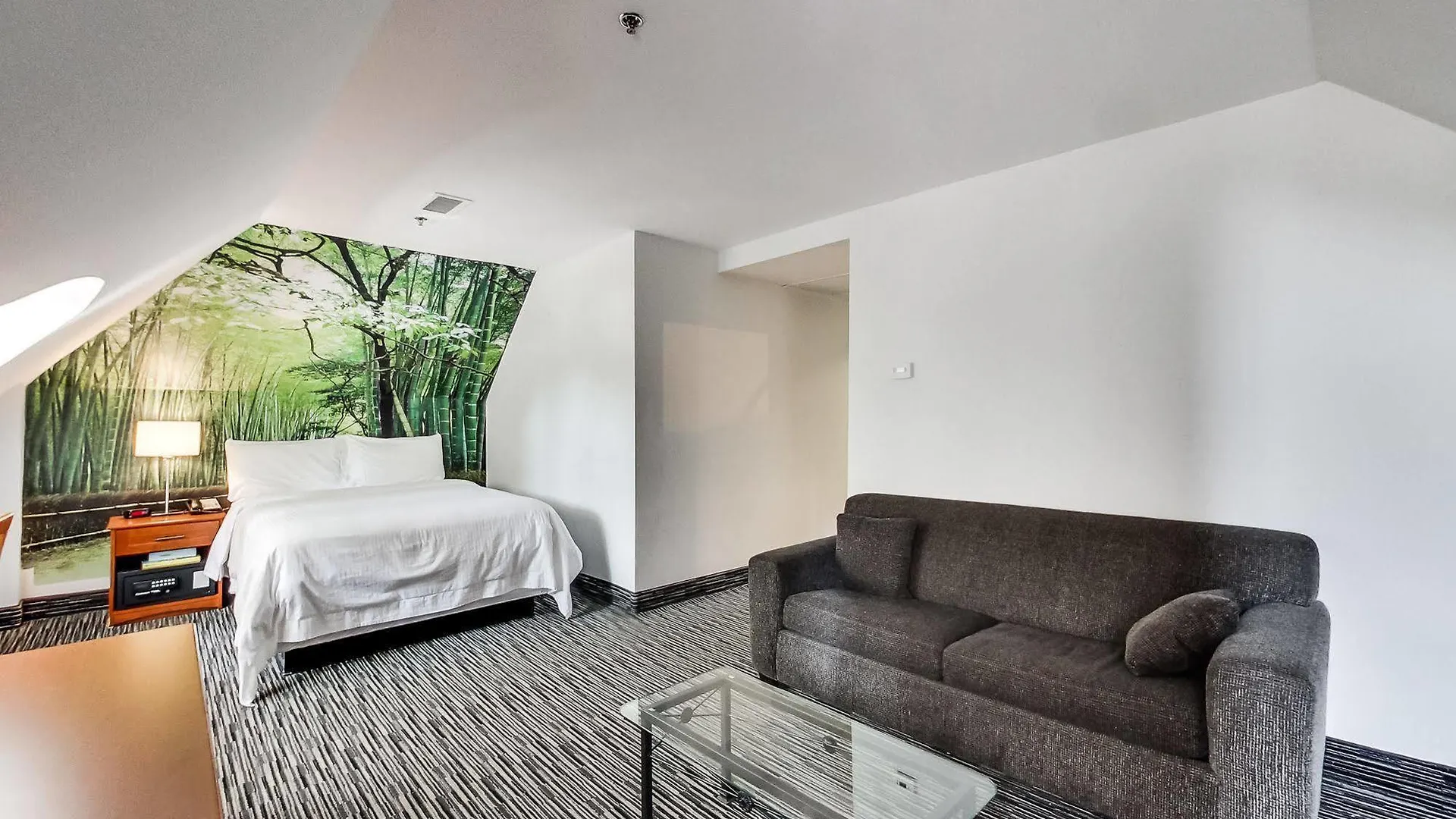 **  Isabella Hotel & Suites Toronto Canada